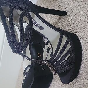 Vera Wang 5 inch platform heels